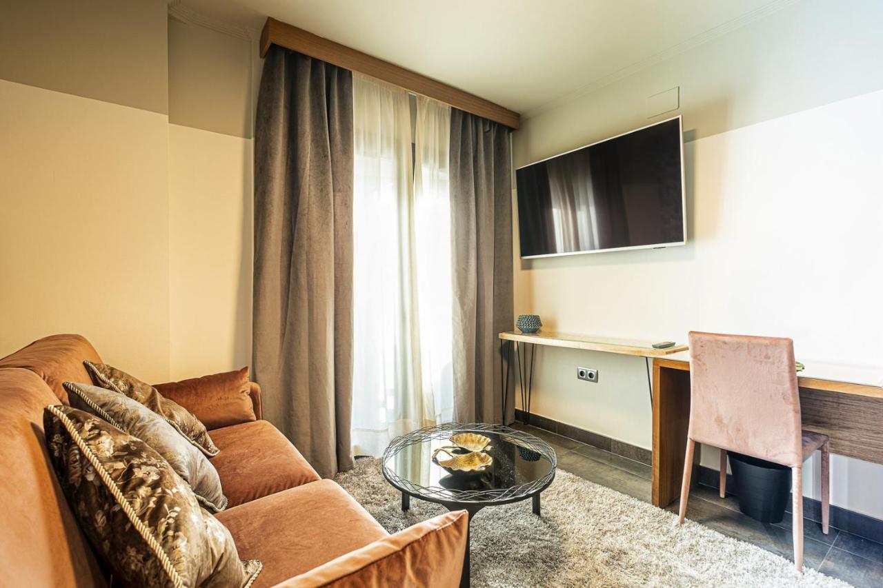 On Suites Sevilla Apartments Designed For Adults Sevilha Exterior foto